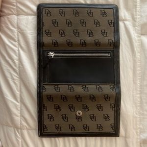 Dooney & Bourke wallet really good condition!